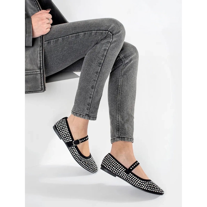 Svarta dambalettlägenheter med nitar 1