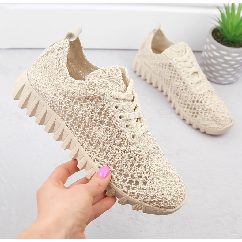 Sportskor i beige spets för kvinnor T.Sokolski 1982 1