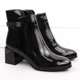 Svarta ankelstövlar i lack med dekorativ klack D&amp;A S.Barski Premium Collection MR880-140 2