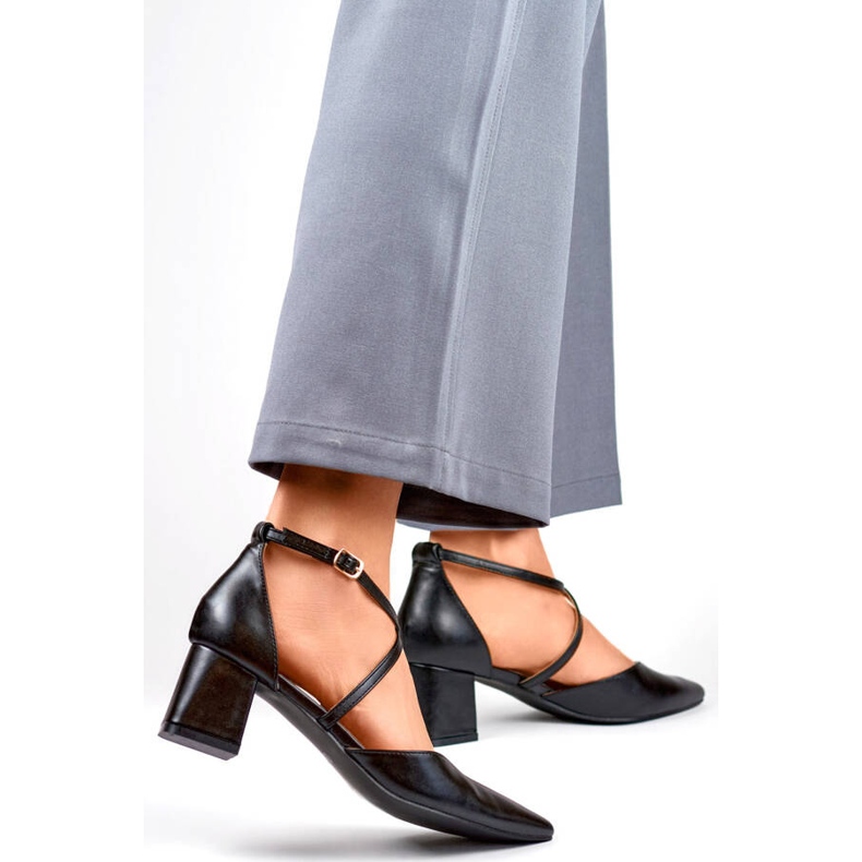 Dampumps med remmar på låg klack, svart GD-FL1150B 1