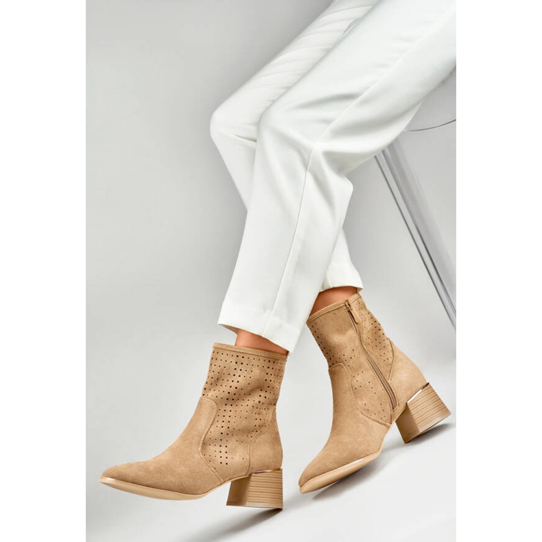 Genombrutna stövlar för kvinnor, beige RQ468KH 1