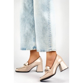 Beige eleganta lackskor med höga klackar 2