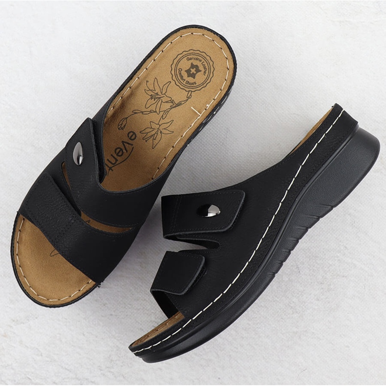 Kvinnors flip flops på kil -justerbar svart evento 1602 2