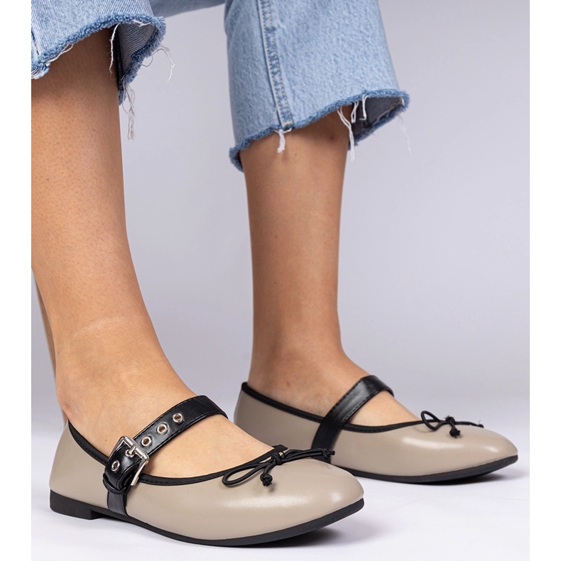 Mörk beige kvinnors ballerinas med en båge 1