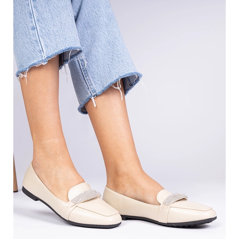 Beige kvinnors loafers med zirkoner 2