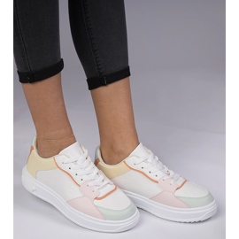 Vita och gula sportsneakers från Eco-Leather 2