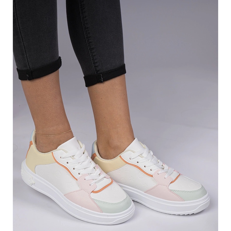 Vita och gula sportsneakers från Eco-Leather 2