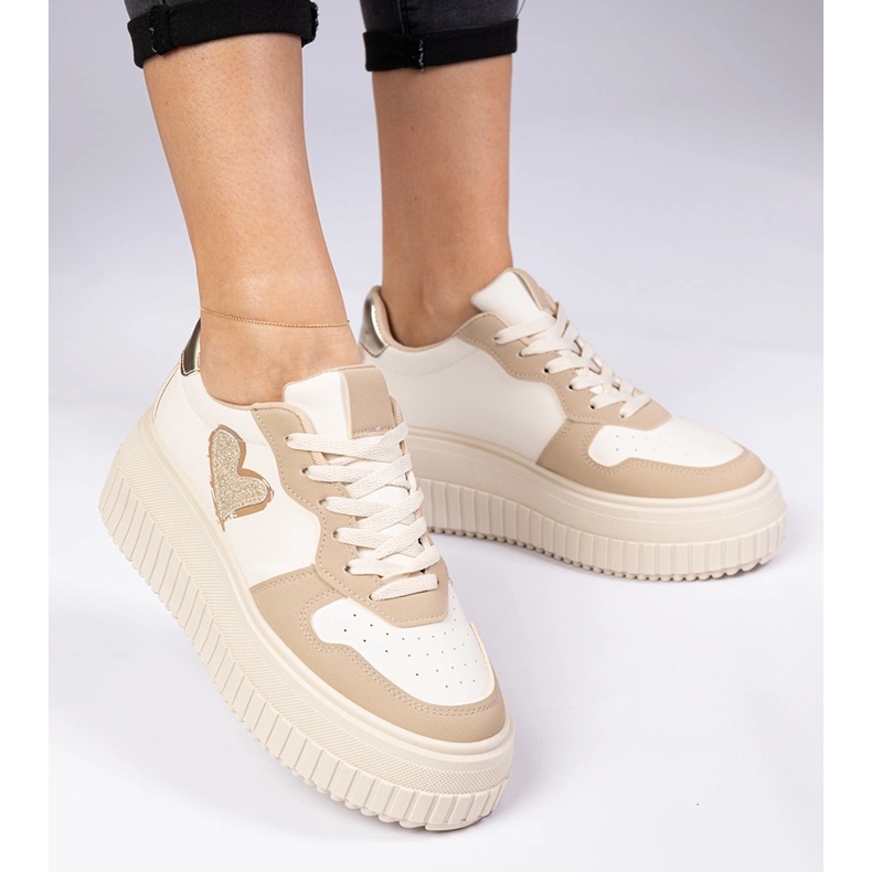 Bruna kvinnors sneakers med ett brokadhjärta 2