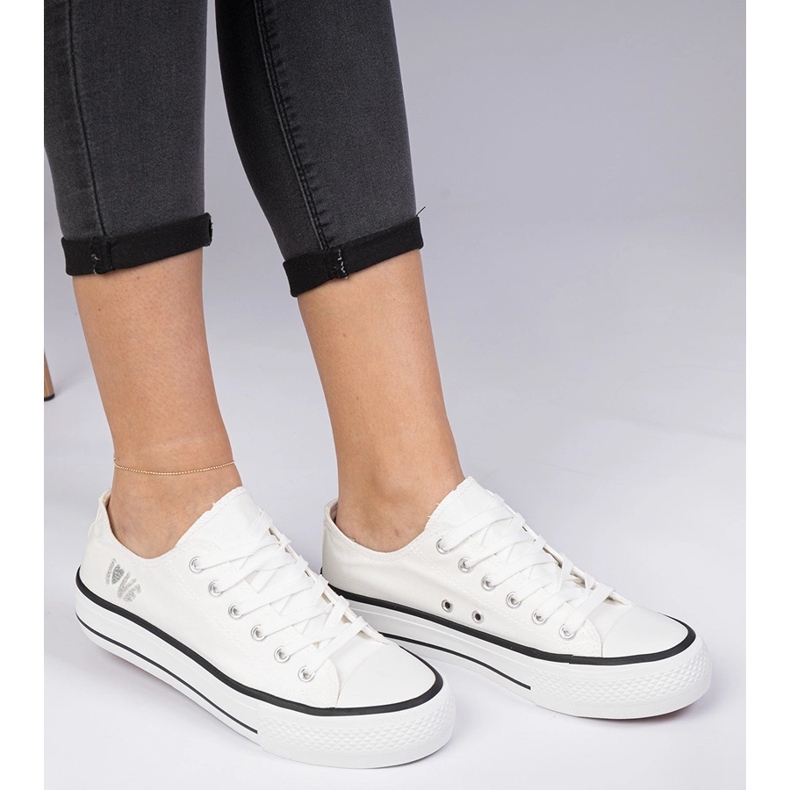 Vita klassiska kvinnors sneakers 1