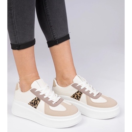 Beige sneakers sneakers på plattformen 1