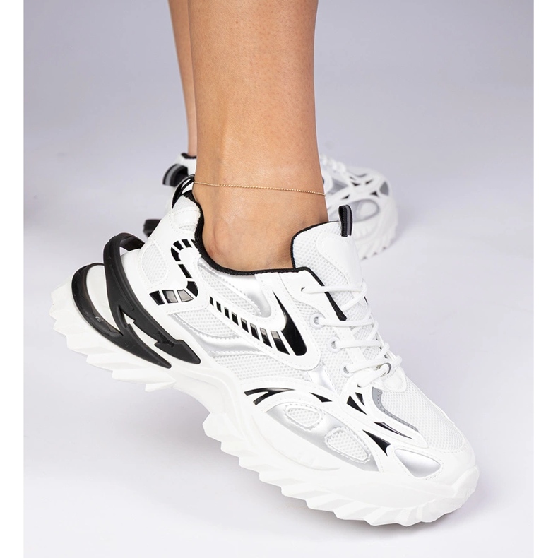 Vita sportsneakers med massiv sula 1