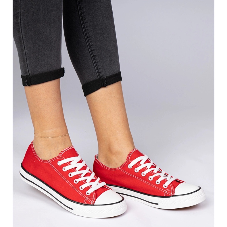 Röda klassiska kvinnors sneakers 2