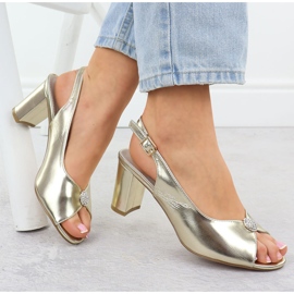 Kvinnors sandaler på posten Metallic Golden Jezzi 6985 gyllene 1