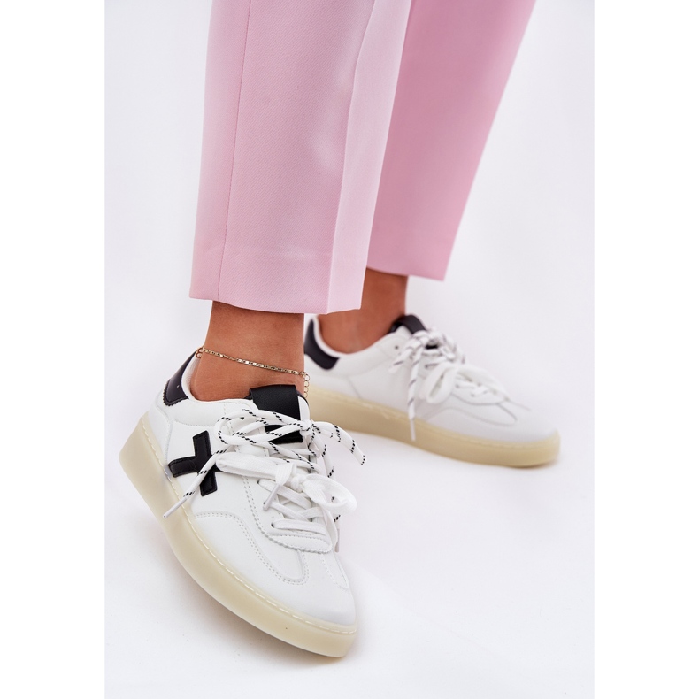 Låga kvinnors sportskor vita 2