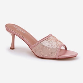 Dekorerade flip flops på champagne -stiftet gyllene 4