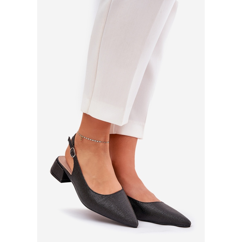 Kvinnors flätade sandaler med en delikat häl svart 1