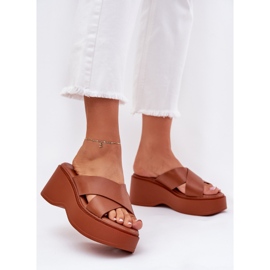 Kvinnors flip flops på plattformen och kamelkilarna brun 2