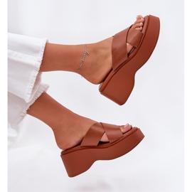 Kvinnors flip flops på plattformen och kamelkilarna brun 8