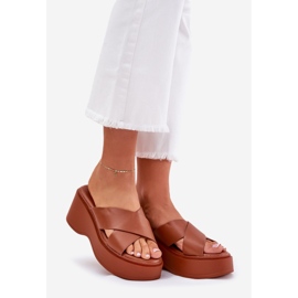 Kvinnors flip flops på plattformen och kamelkilarna brun 1