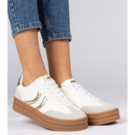 Vita sneakers kvinnors sneakers med ett gyllene tillägg 1