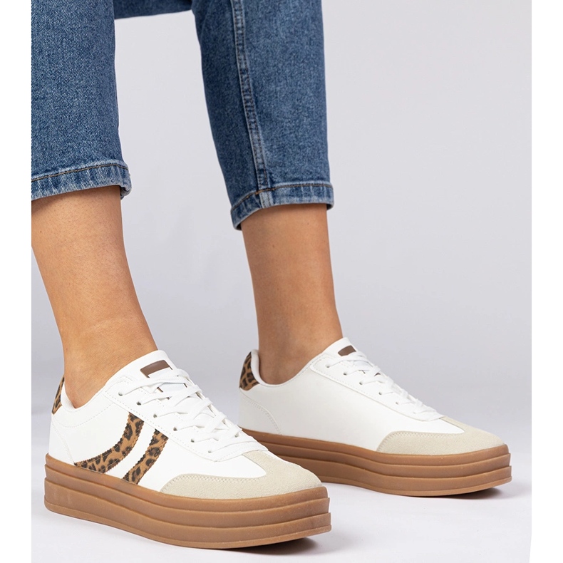 Vita sneakers kvinnors sneakers med ett leopardtillbehör 1