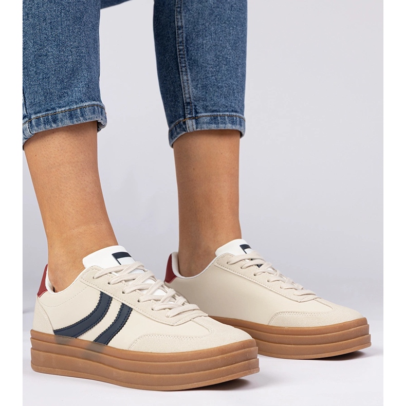 Beige sneakers kvinnors sneakers med ett marinblå tillbehör vit 1
