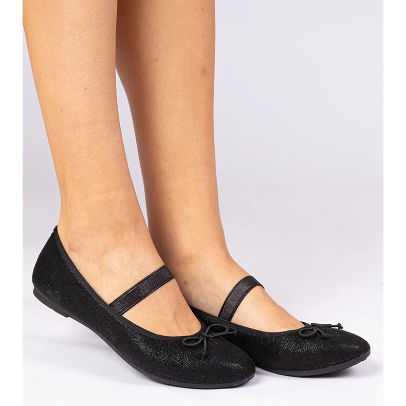 Svarta kvinnors ballerinor med en båge på ett elastiskt band 1