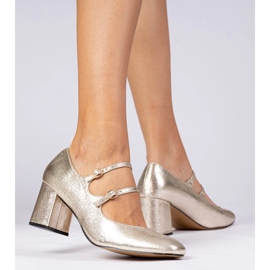 Gyllene kvinnors pumpar på pelaren med spännen 1