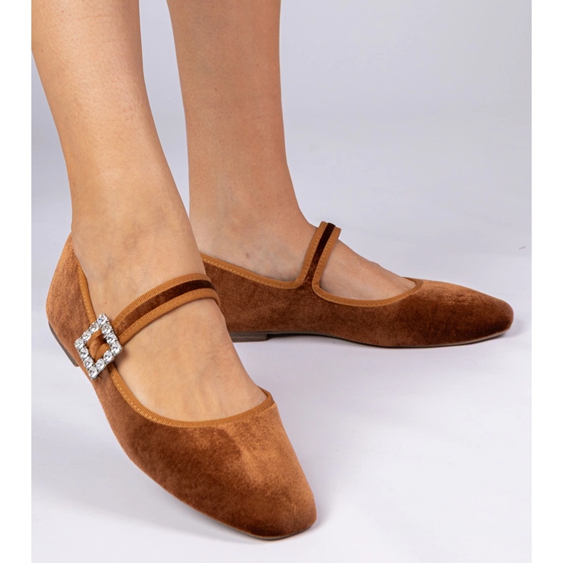 Brown Women's Velor Ballerinas med ett spänne brun 1