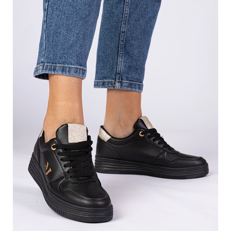 Svarta kvinnors sneakers med gyllene glitter 1