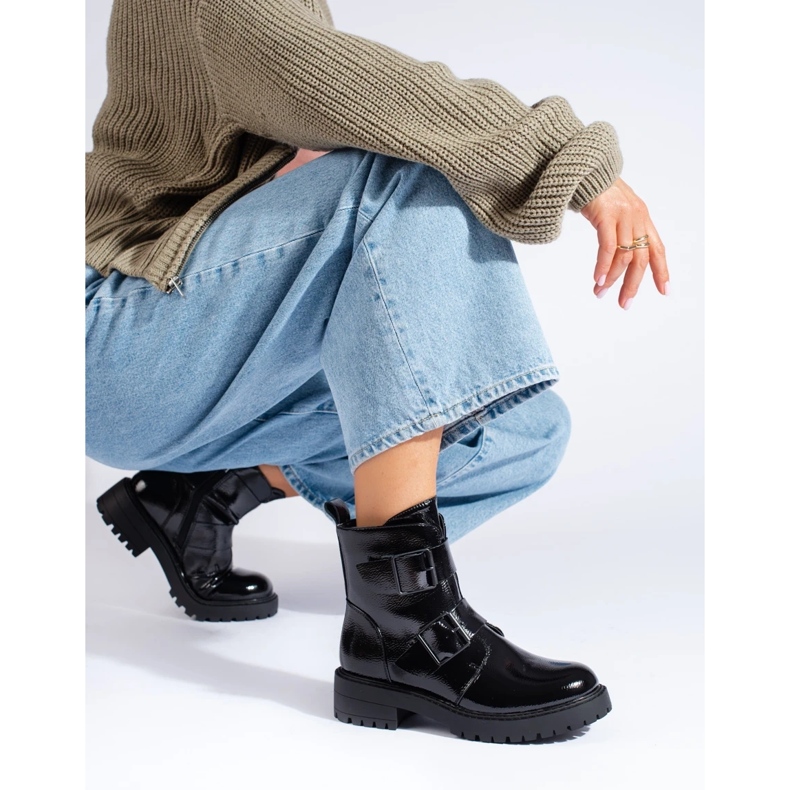 Svarta dambaggies med spännen 2