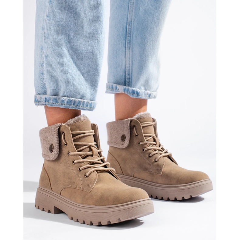 Beige damstövlar med fårskinnsfoder 1