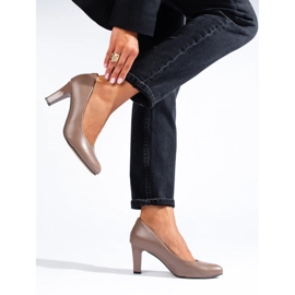 Klassiska mörkbeige pumps från Shelovet 1