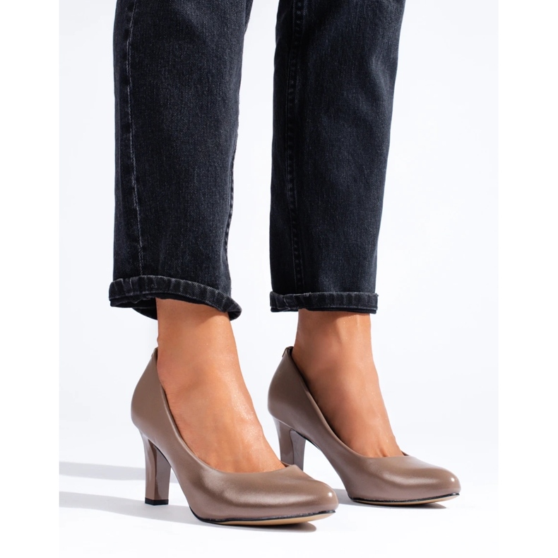 Klassiska mörkbeige pumps från Shelovet 2