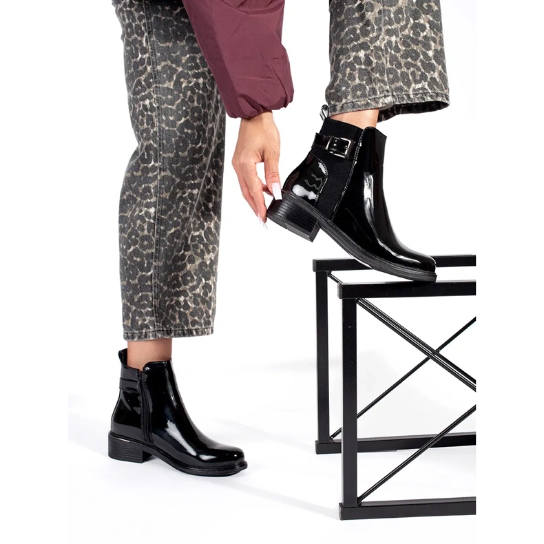 Svarta Chelsea-stövlar i patenterad dam 2