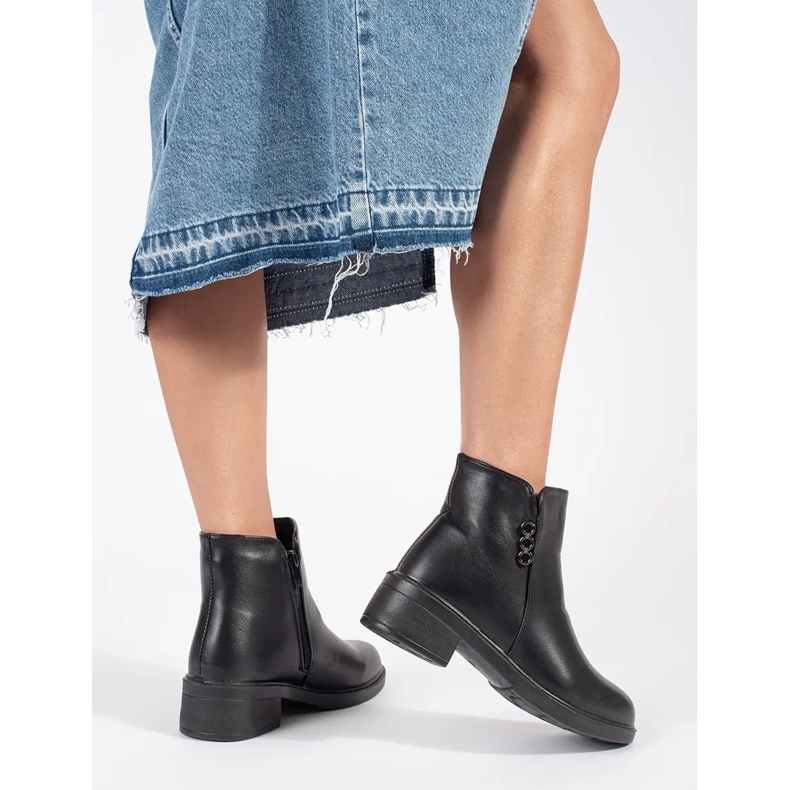 Svarta klassiska damstövlar med låg klack 2