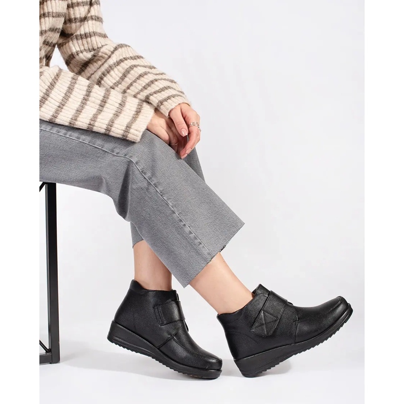 Svarta isolerade damstövlar 2