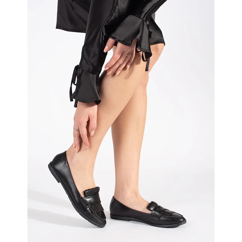 Svarta dammockasiner dekorerade med fransar 2