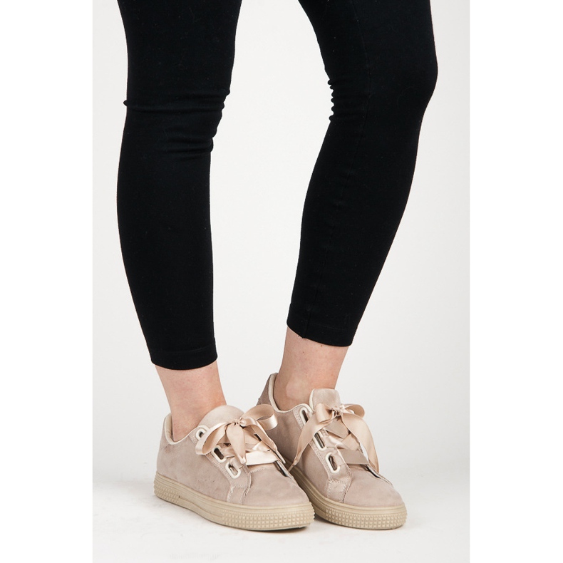 Sneakers i mocka som knyts med ett band brun 2