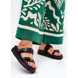 Kvinnors flip flops på plattformen med gyllene klämmor svart 2