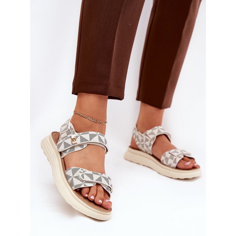 Sandaler för kvinnors material på plattformen beige 2