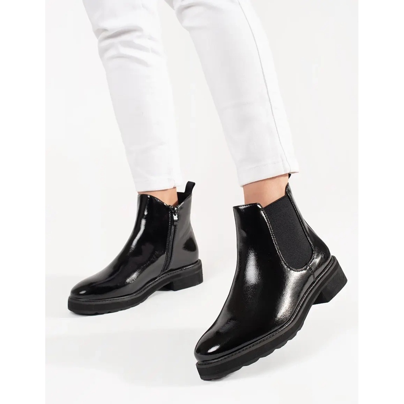 Klassiska svarta stövlar från Sergio Leone 1