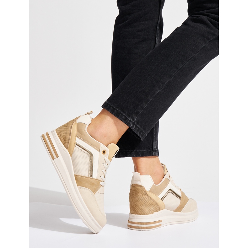 Beige sneakers för kvinnor med en dold kil 2