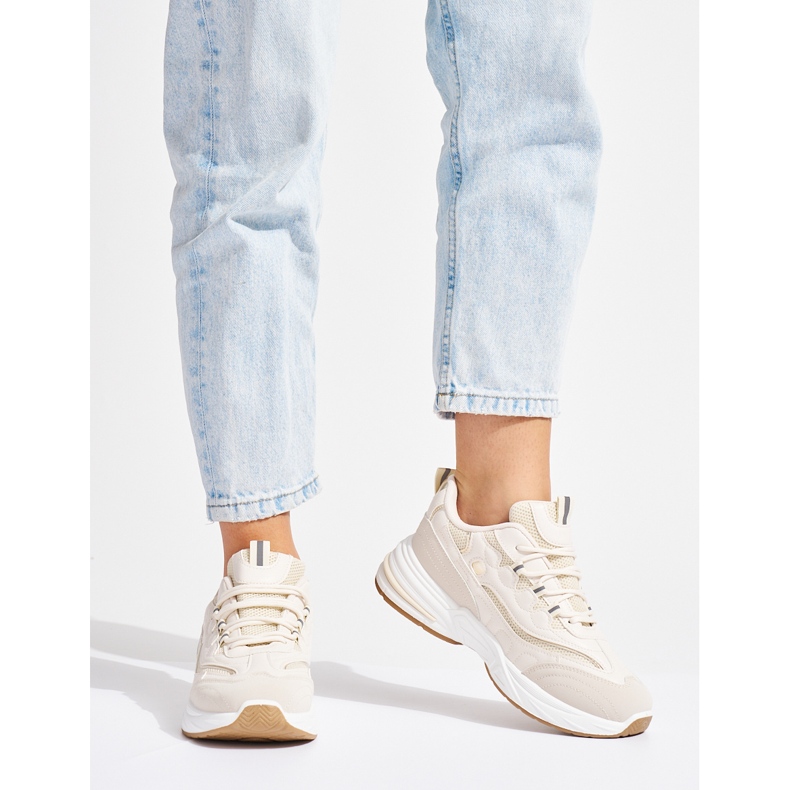 Beige damsportskor med tjock sula 1