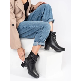 Ankelboots för damer i svart läder med volang ovandel från Sergio Leone 2