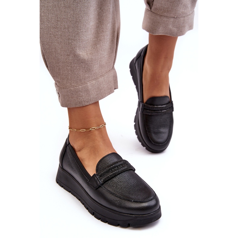 Läderskor på plattformen med en prydnad svart lemar 2