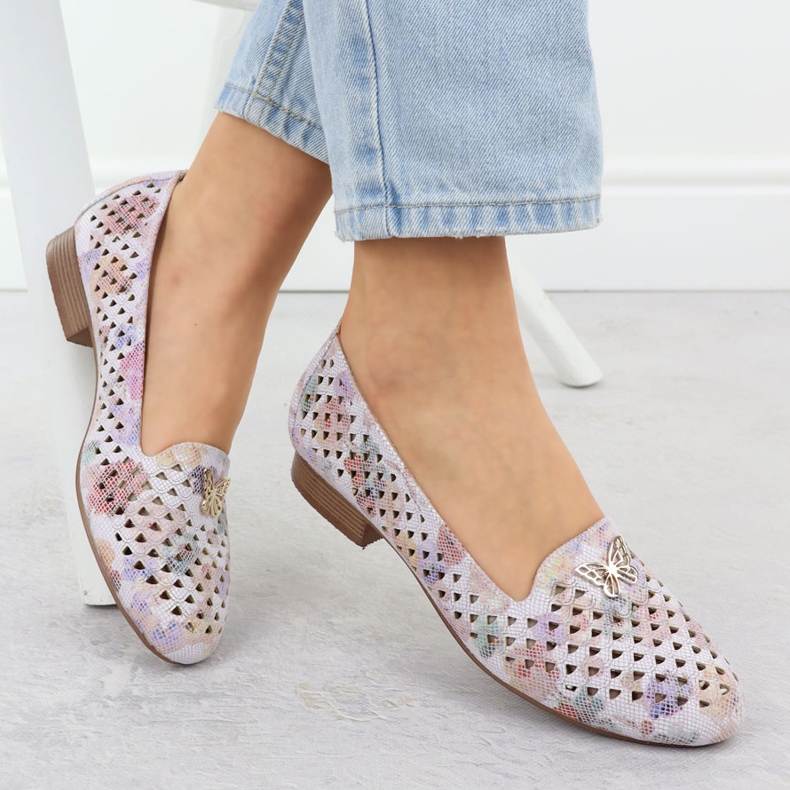 Lågklackade kvinnors skor med blommor M. Daszyński SA222-3 mångfärgad 1