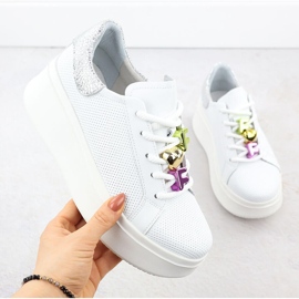 Läderskor på en tjock perforerad enda vit filippo DP6793 1