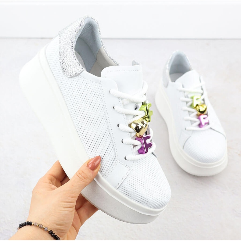 Läderskor på en tjock perforerad enda vit filippo DP6793 1