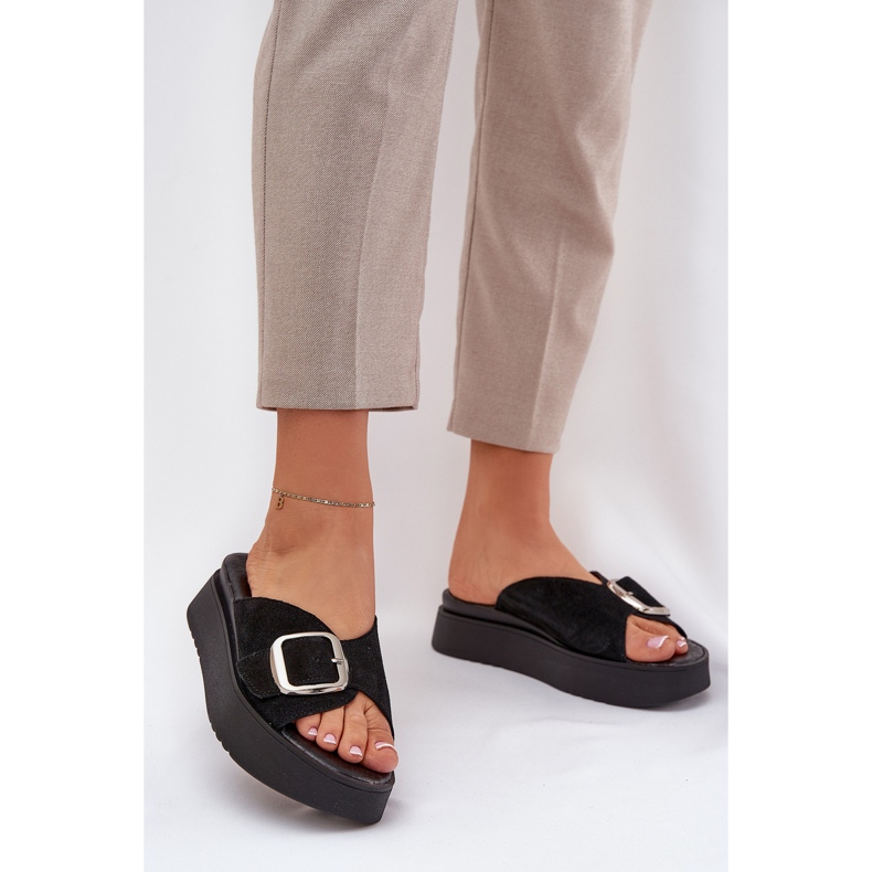 Kvinnors mocka flip flops med ett spänne på Zazoo 3019 -plattformen svart 2